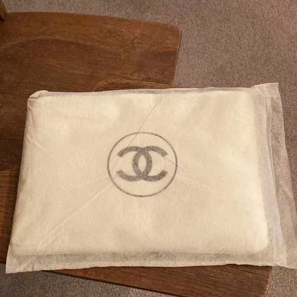 CHANEL Beaute Puffy Nylon Carryall Makeup/Cosmetic/Toiletry Pouch Case NWOT - Picture 8 of 8